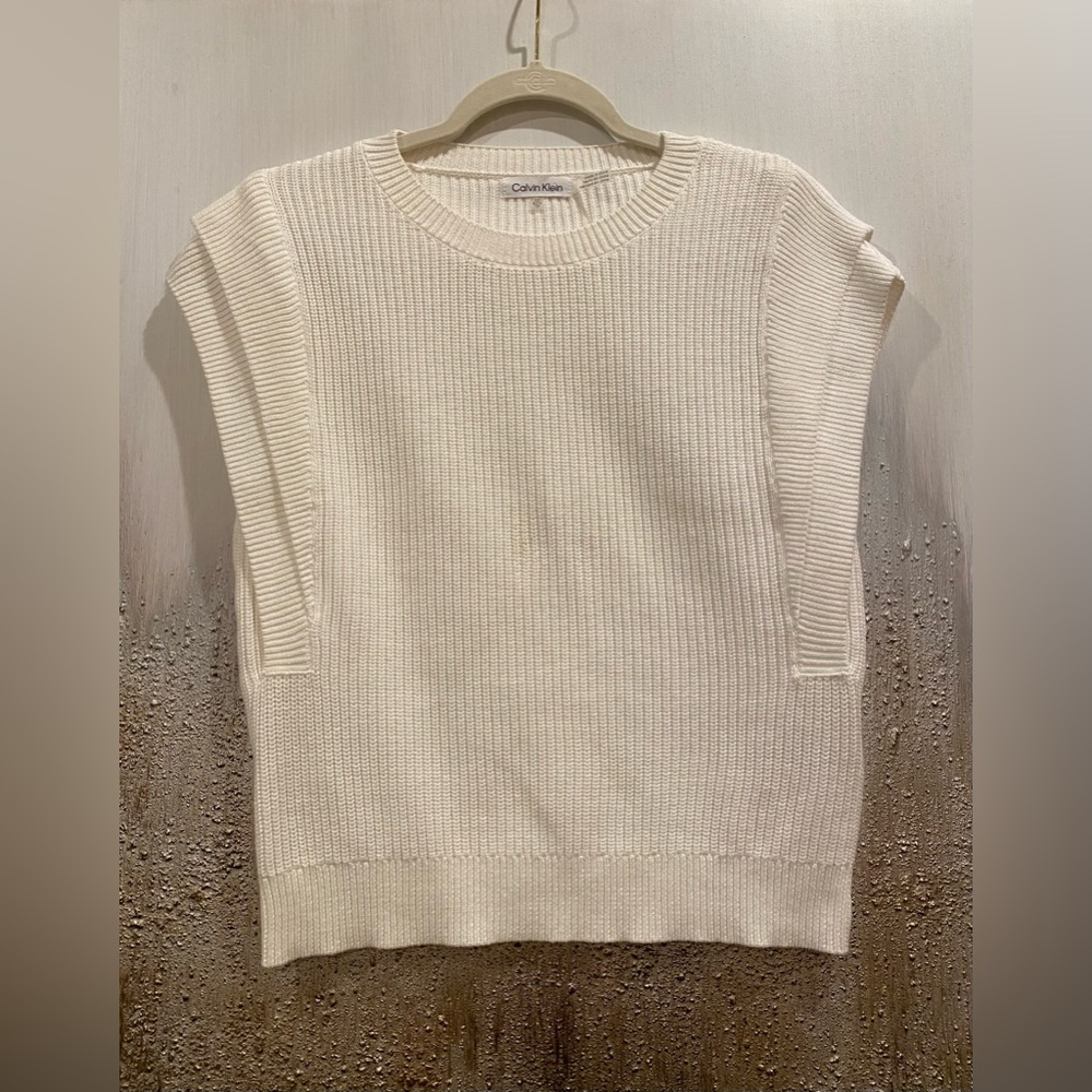 Calvin Klein Off-White Crew Neck Ribbed Sweater Vest W/ Layered Sleeve - Size XS